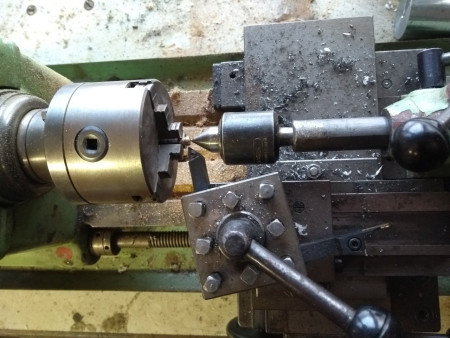 Sústruženie - výroba oktávovej príruby na saxofón